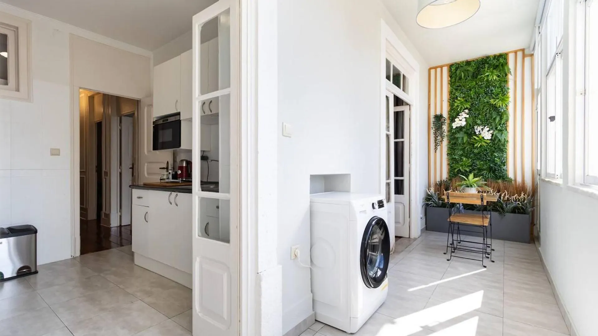 Spacious Apartment In Central Lisbon 120 M² Fireplace Portugal