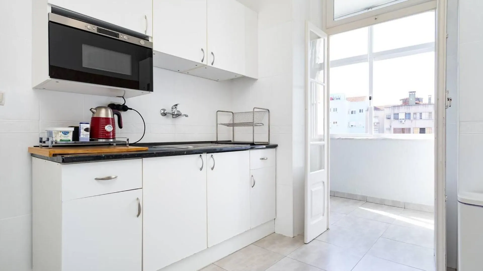 Spacious Apartment In Central Lisbon 120 M² Fireplace
