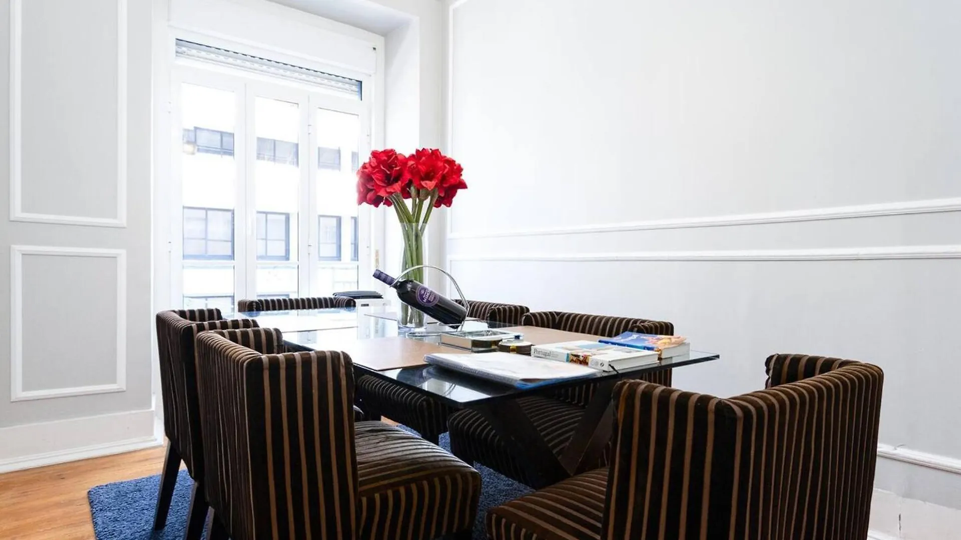 Spacious Apartment In Central Lisbon 120 M² Fireplace Portugal