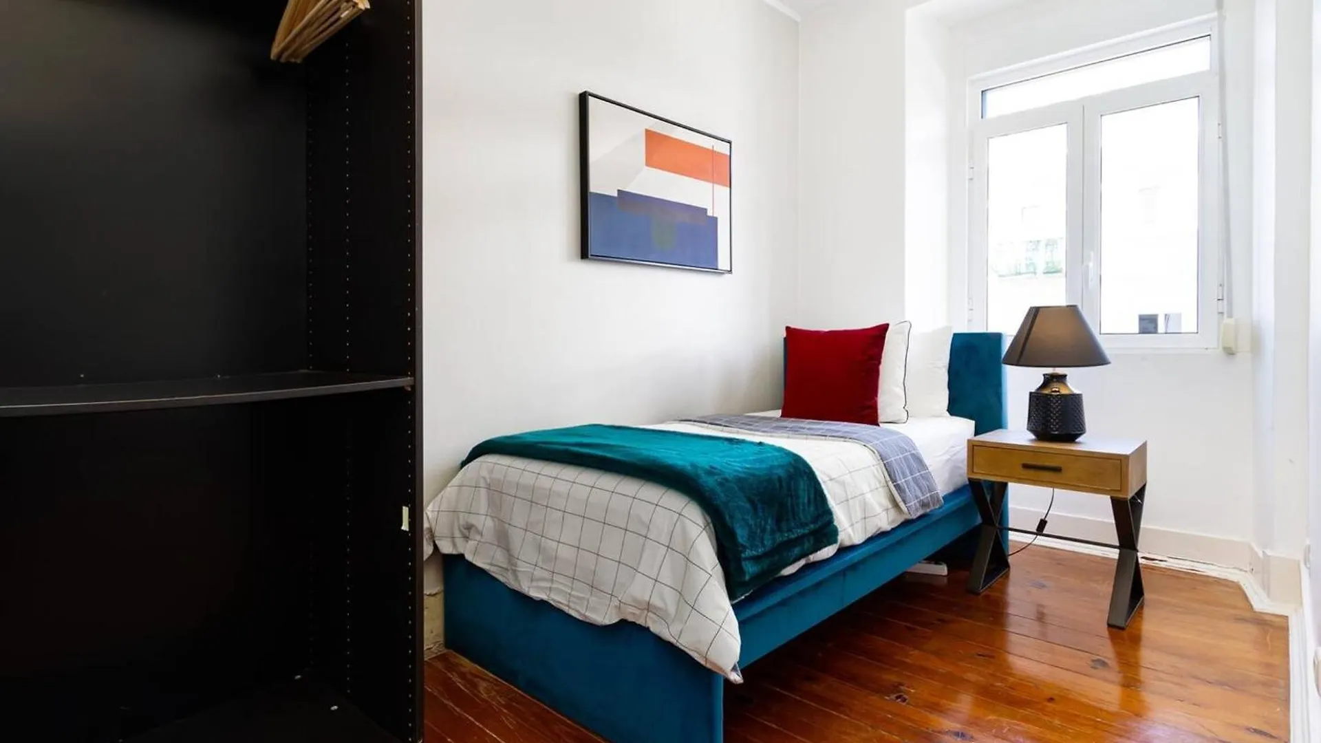 Spacious Apartment In Central Lisbon 120 M² Fireplace