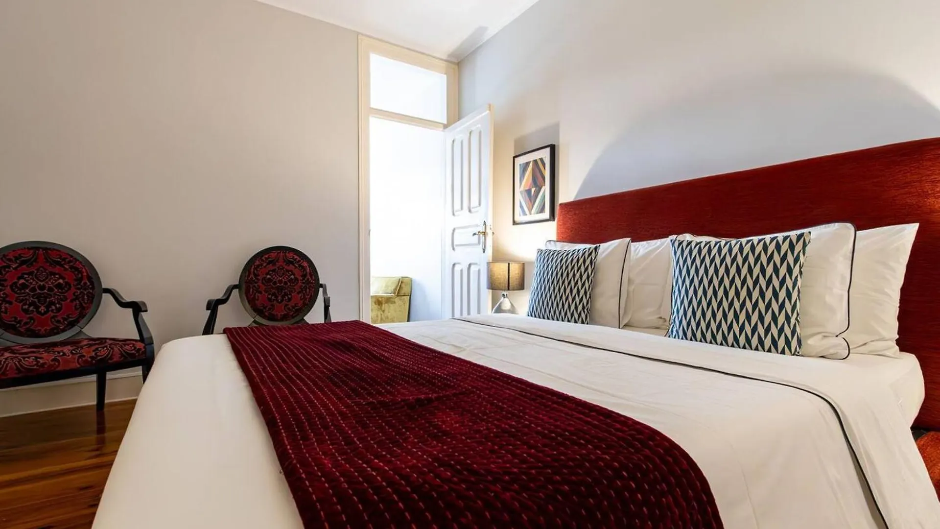 Spacious Apartment In Central Lisbon 120 M² Fireplace Portugal